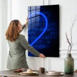 Mavi Neon Kalp Tasarımlı Tuğla Desenli Cam Tablo - Görsel 2